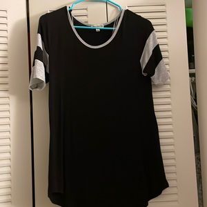 Zenana outfitters size small black shirt